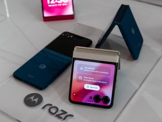 thumbnail - Motorola Razr 2025 e Razr 2023