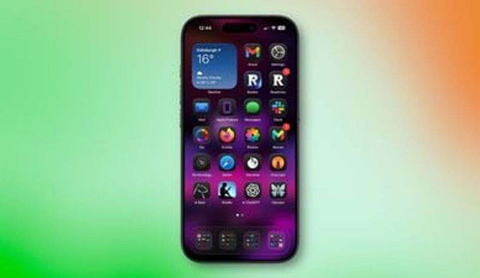 iOS 26 Liquid Glass